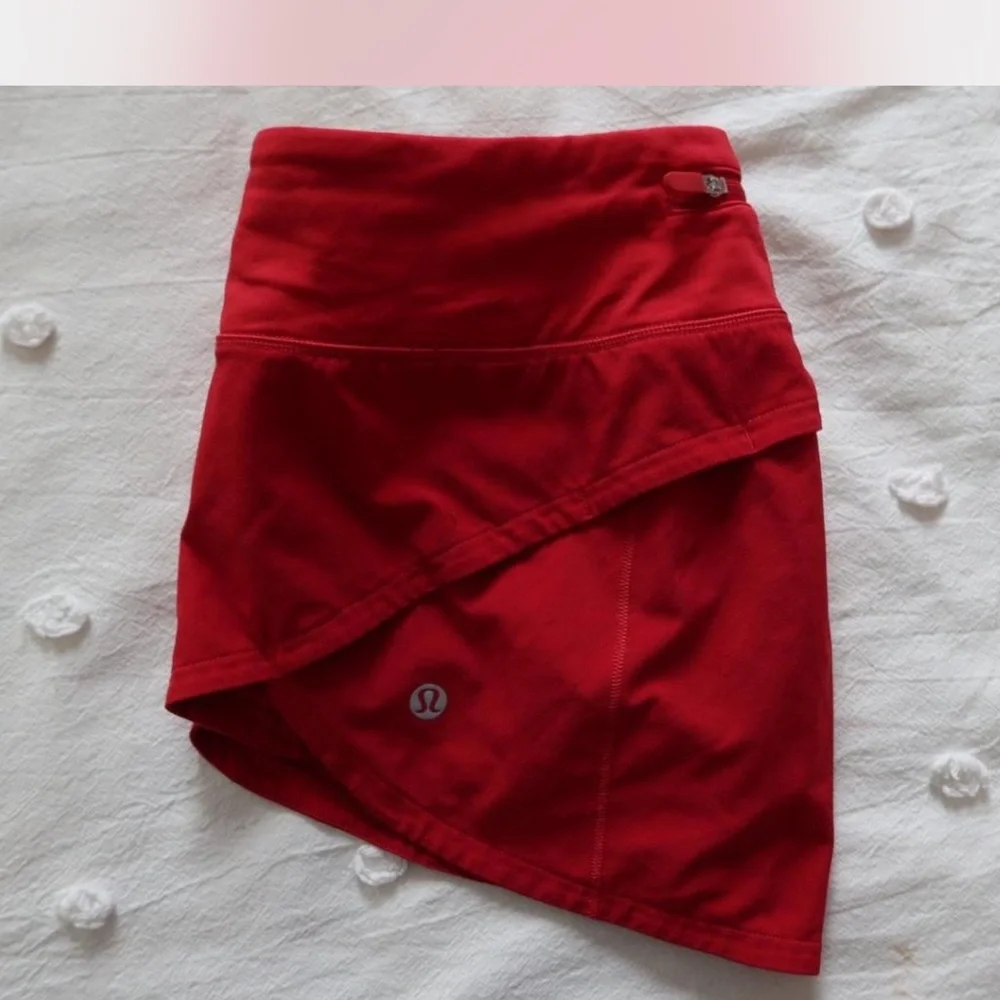 Lululemon speed up shorts size 4 red - Picture 3 of 3